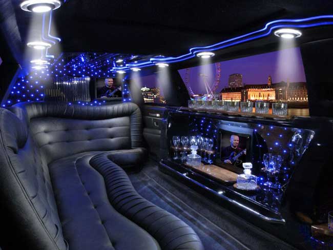 VIP bus Striptease boeken of inhuren? - TotalBookings