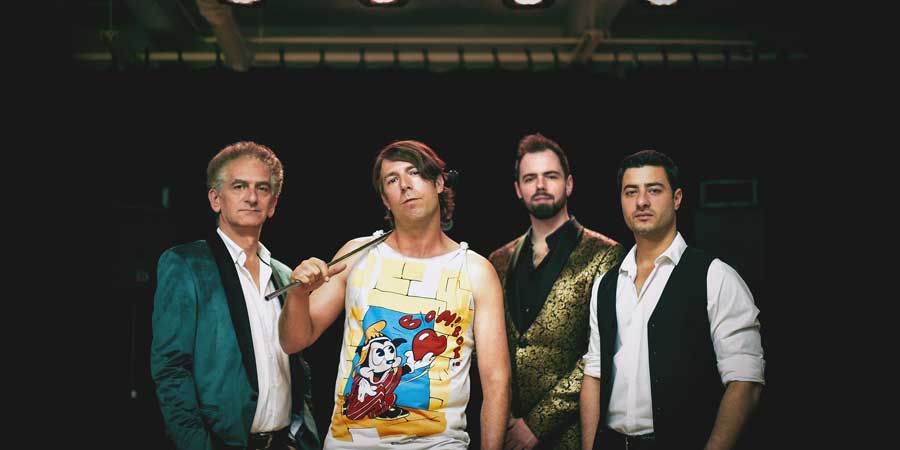 Queen Must Go On band boeken