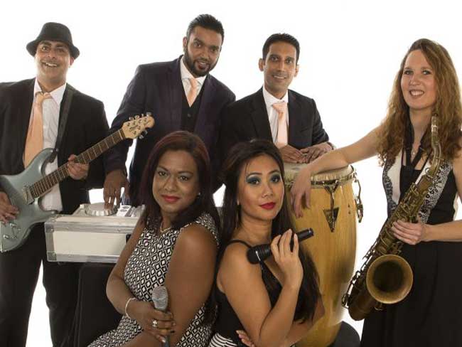 Coverband 2 Flowers met DJ
